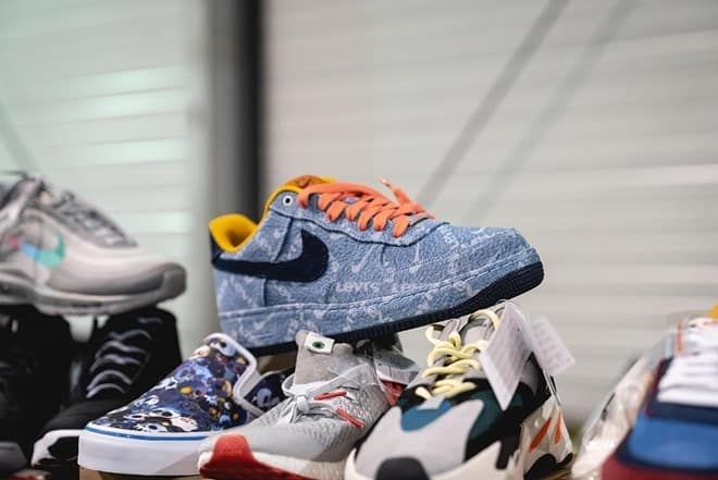 Doi Nike 75.000 USD, Yeezy hay mau giay nao chat nhat hien nay? hinh anh 6 