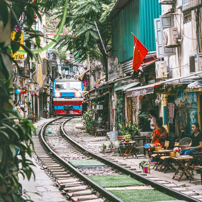 Phố đường tàu thật lạ lẫm qua mắt nhìn của nhiếp ảnh gia người Úc.