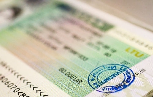 Visa sẽ bị hủy nếu mất passport. Ảnh: Belarrus Feed.