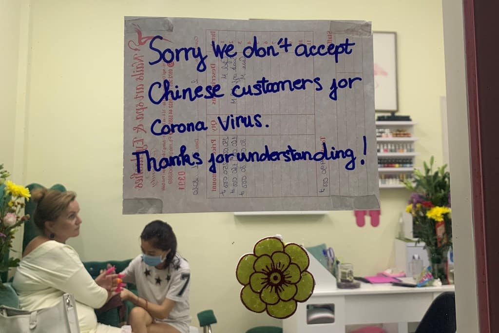 Khong phai virus corona, ky thi nguoi goc A moi la 'dai dich' moi hinh anh 1 30virus_racism3_jumbo_Reuters.jpg