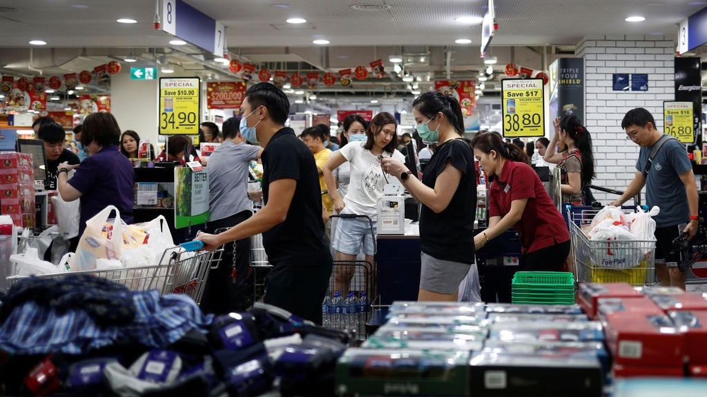 Doanh nhan Anh bi goi la 'ke sieu lay nhiem' virus corona hinh anh 1 skynews_coronavirus_singapore_4916092.jpg