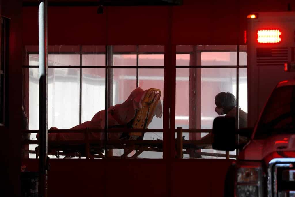 Nguy co virus corona gay ton thuong o tim, khong chi o phoi hinh anh 1 merlin_171039351_0d4e7ffa_ad3e_4e1c_af85_c2003ccbd3b1_jumbo_Reuters.jpg