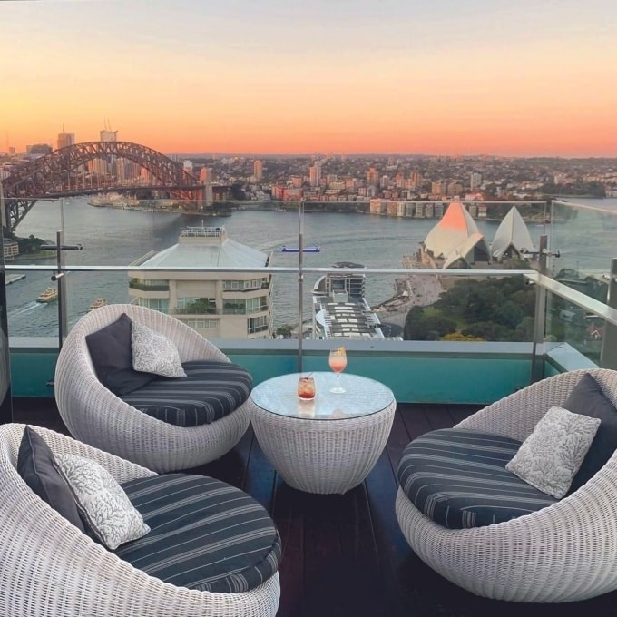 509 phòng có tầm nhìn ra cảng Sydney, nhà hát Opera Sydney hay Vườn bách thảo Hoàng gia. Ban công phòng ngủ là nơi lý tưởng để ngắm đường chân trời rõ ràng vào mỗi buổi sáng, chiều.