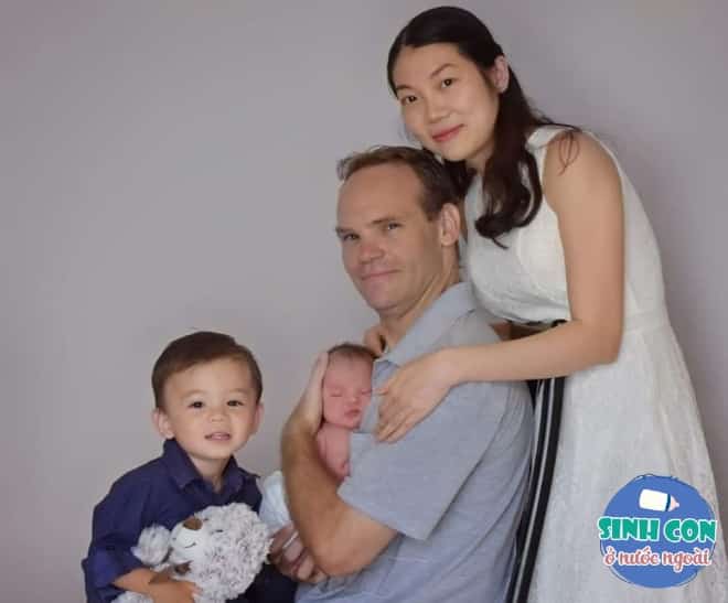 Mẹ Việt xinh đẹp đẻ con ở vùng quê hẻo lánh, em bé vừa lọt lòng đã lên báo Úc - 3