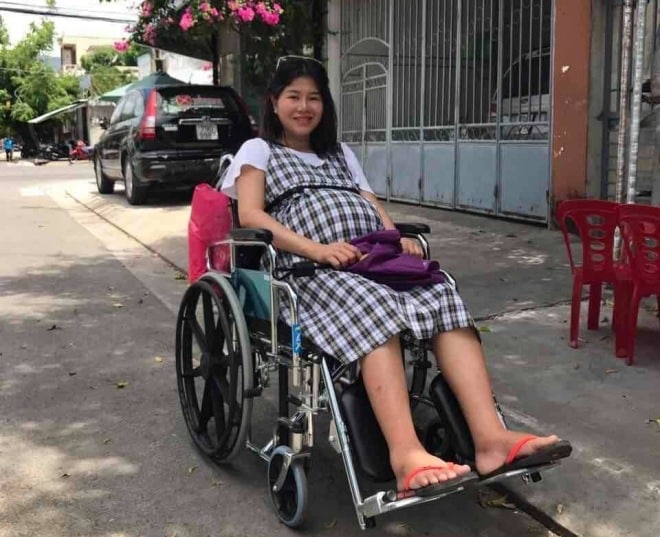 Cô gái Việt bầu đôi phải ngồi xe lăn, chồng Úc biết tin bỏ hết việc bay sang chăm sóc - 9