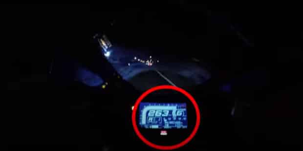 Úc: Chạy xe mô tô hơn 250 km/giờ, tài xế gặp tai nạn thảm khốc - 1