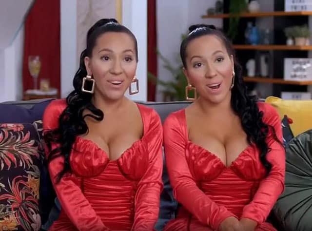  
Cặp chị em song sinh chi số tiền khủng để thẩm mỹ sao cho giống y hệt nhau. (Ảnh: New York Post)