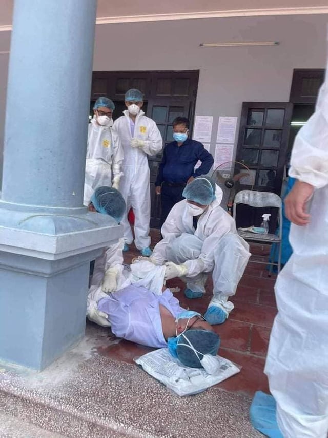 Hình ảnh bác sĩ nơi tâm dịch Bắc Giang khiến nhiều người xót xa: Phía sau lớp áo bảo hộ là tấm lưng cháy nắng phồng rộp - Ảnh 3.