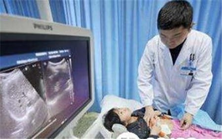 Bé gái 13 tuổi biến thành rắn con sau cơn sốt, bác sỹ bất lực bó tay trong việc chẩn đoán - Ảnh 5.