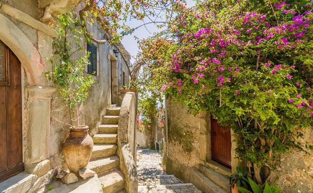  Một thị trấn ở Italy rao bán nhà chỉ với giá từ 54k/ căn, dân mạng Việt thi nhau rủ người mua sẵn để sau này sang du lịch - Ảnh 4.
