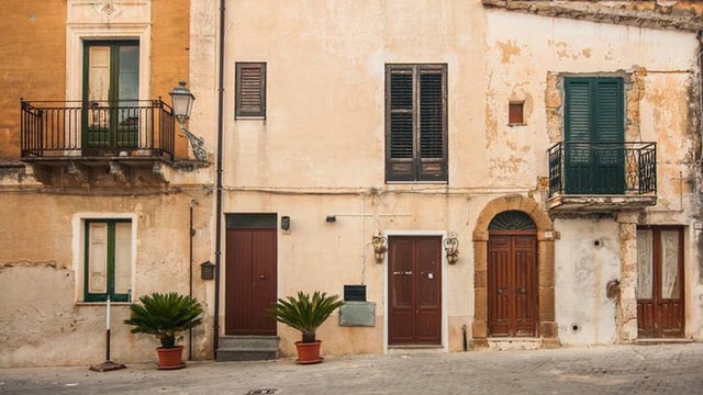  Một thị trấn ở Italy rao bán nhà chỉ với giá từ 54k/ căn, dân mạng Việt thi nhau rủ người mua sẵn để sau này sang du lịch - Ảnh 5.