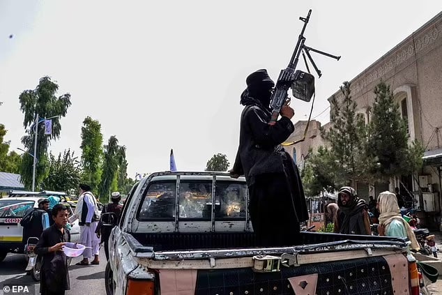 Tiết lộ sốc của thủ lĩnh Taliban với nữ nhà báo Australia khiến thế giới lo ngại - Ảnh 2.