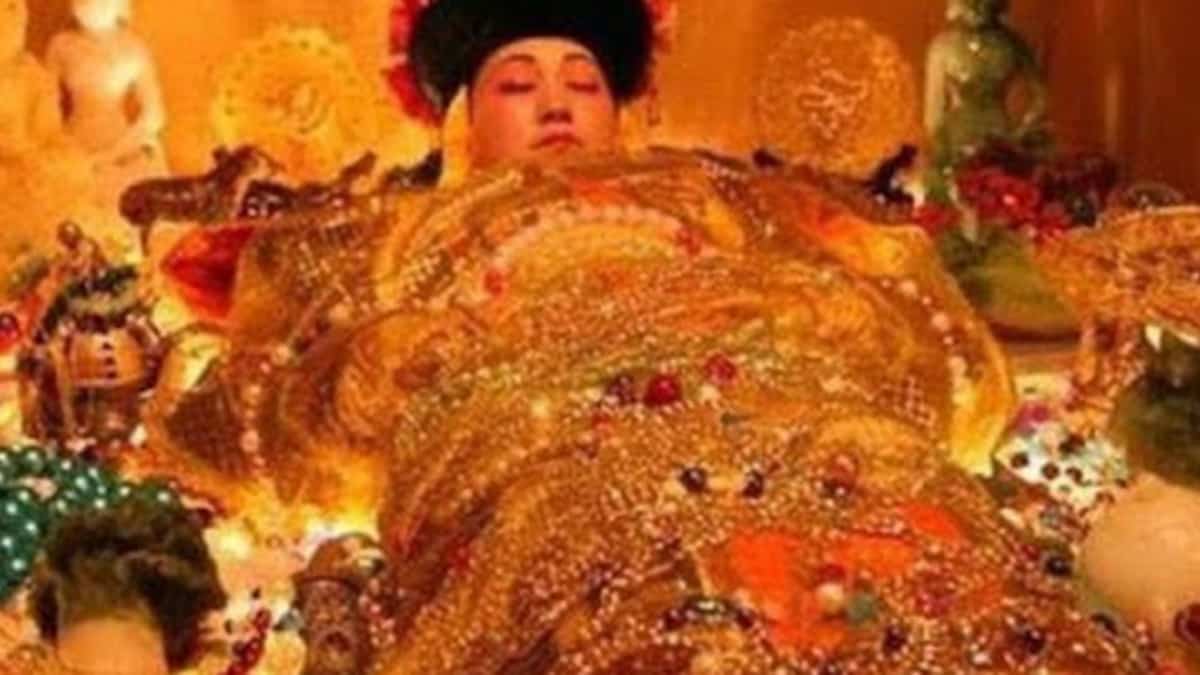 Tại sao phi tần của hoàng đế sau khi chết đều bị bịt kín hậu môn? - Ảnh 2.