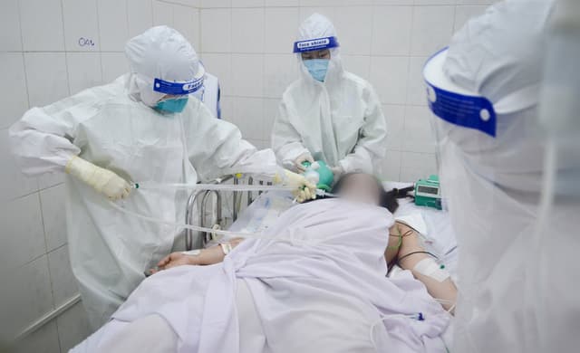 Cuộc chiến sinh tử cứu cả hai hoặc mất cả hai trong bệnh viện có 600 sản phụ là F0 - Ảnh 3. Cuộc chiến sinh tử cứu cả hai hoặc mất cả hai trong bệnh viện có 600 sản phụ là F0 - Ảnh 3.