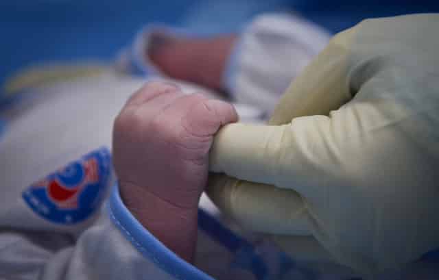  Cuộc chiến sinh tử cứu cả hai hoặc mất cả hai trong bệnh viện có 600 sản phụ là F0 - Ảnh 8.