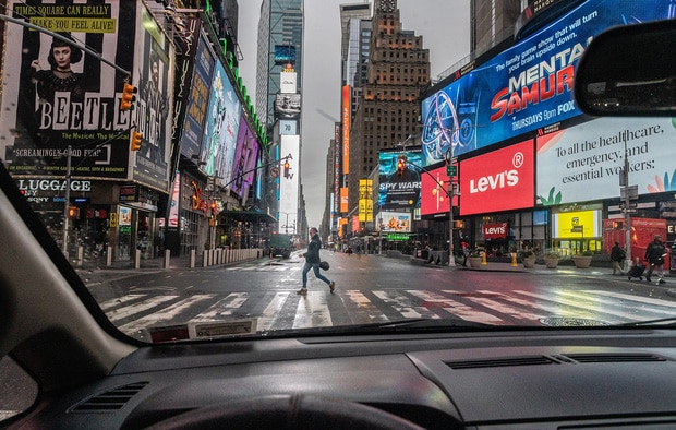Delta khiến ca nhiễm Covid lan rộng, người New York đối diện với cơn ác mộng chết chóc của năm 2020 - Ảnh 2. Delta khiến ca nhiễm Covid lan rộng, người New York đối diện với cơn ác mộng chết chóc của năm 2020 - Ảnh 2.