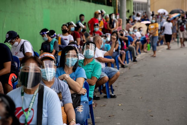  Tổng thống Philippines đề xuất đột nhập vào nhà dân, tiêm lén vaccine COVID-19 khi đang ngủ - Ảnh 4.