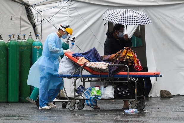  Tổng thống Philippines đề xuất đột nhập vào nhà dân, tiêm lén vaccine COVID-19 khi đang ngủ - Ảnh 5.