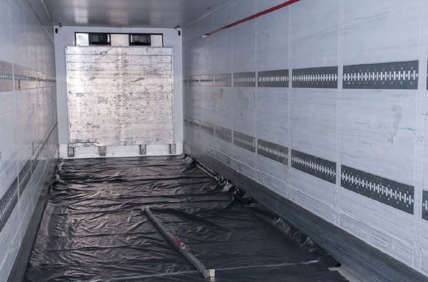 Phim tài liệu về vụ 39 thi thể người Việt trong container lên sóng tiết lộ thái độ vô cảm của gã tài xế và dấu vân tay duy nhất giúp phá án - Ảnh 6.