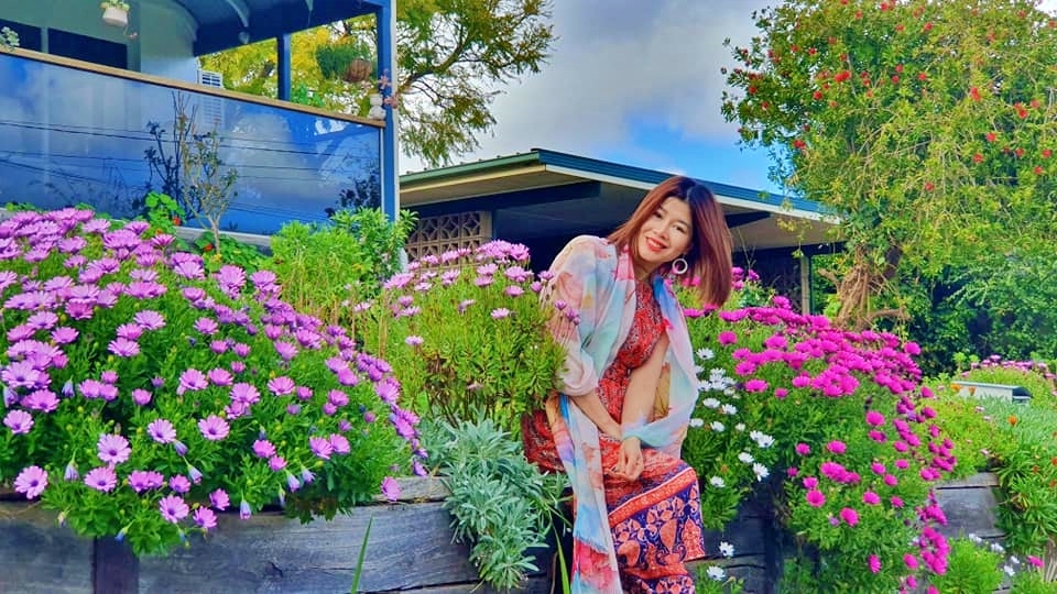 Vợ Việt ở Úc nửa đêm giấu chồng đào đất làm vườn cây trái đẹp ngỡ ngàng