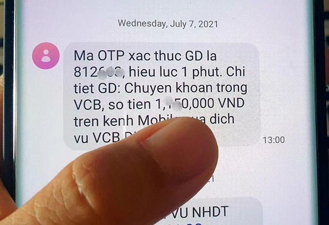 Trả lại tiền cho người chuyển nhầm, người đàn ông Hà Nội bị quét sạch tài khoản: Làm sao để không bị lừa? - Ảnh 2.