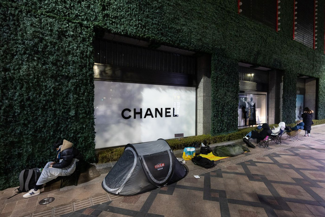  Người trẻ Hàn Quốc và phong cách làm giàu kiểu mới: Tôi thà mua một chiếc túi Chanel còn hơn là đầu tư vào thị trường chứng khoán!  - Ảnh 1.