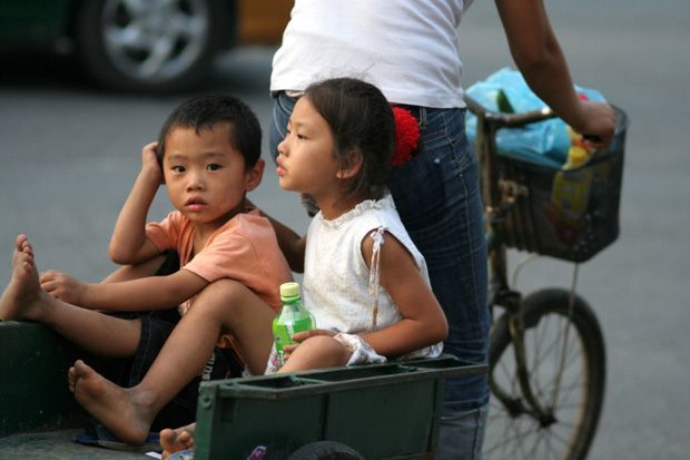 Từ chuyện cặp vợ chồng Trung Quốc sinh con chỉ để... bán: Hình thức bạo hành bất nhân, hệ quả sau nhiều năm siết sinh đẻ - Ảnh 3.