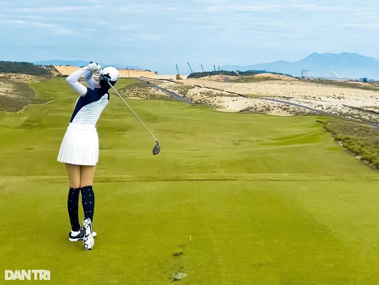 Kiều nữ trên sân golf và những mục đích ra sân không vì golf - 3
