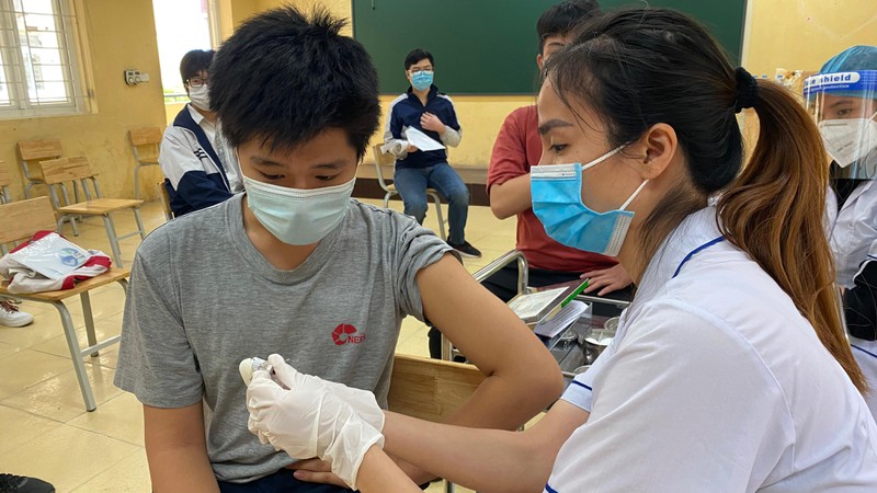 Việt Nam đã tiêm vaccine cho trẻ từ 12-17 tuổi. Ảnh: Ngọc Nga