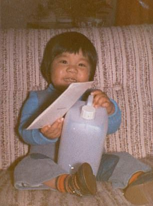  Con bị bắt sang châu Âu, mẹ hóa điên và câu hỏi khi đoàn tụ sau 43 năm: Sao bà bỏ rơi tôi? - Ảnh 2.