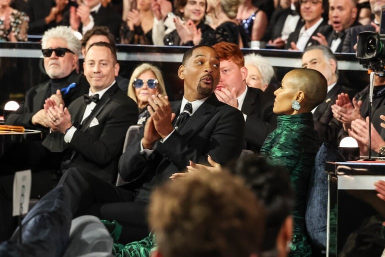 Hy hữu tại Oscar 2022: Tài tử Will Smith tát đồng nghiệp trên sân khấu - 4