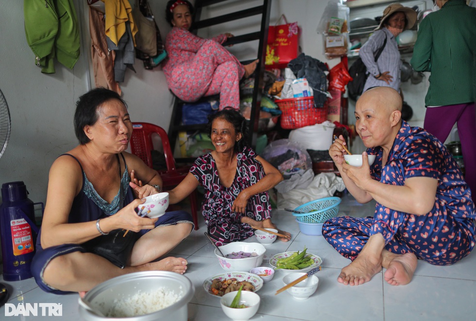 20 người phụ nữ không vú, không buồn và không bao giờ sợ chết - 3