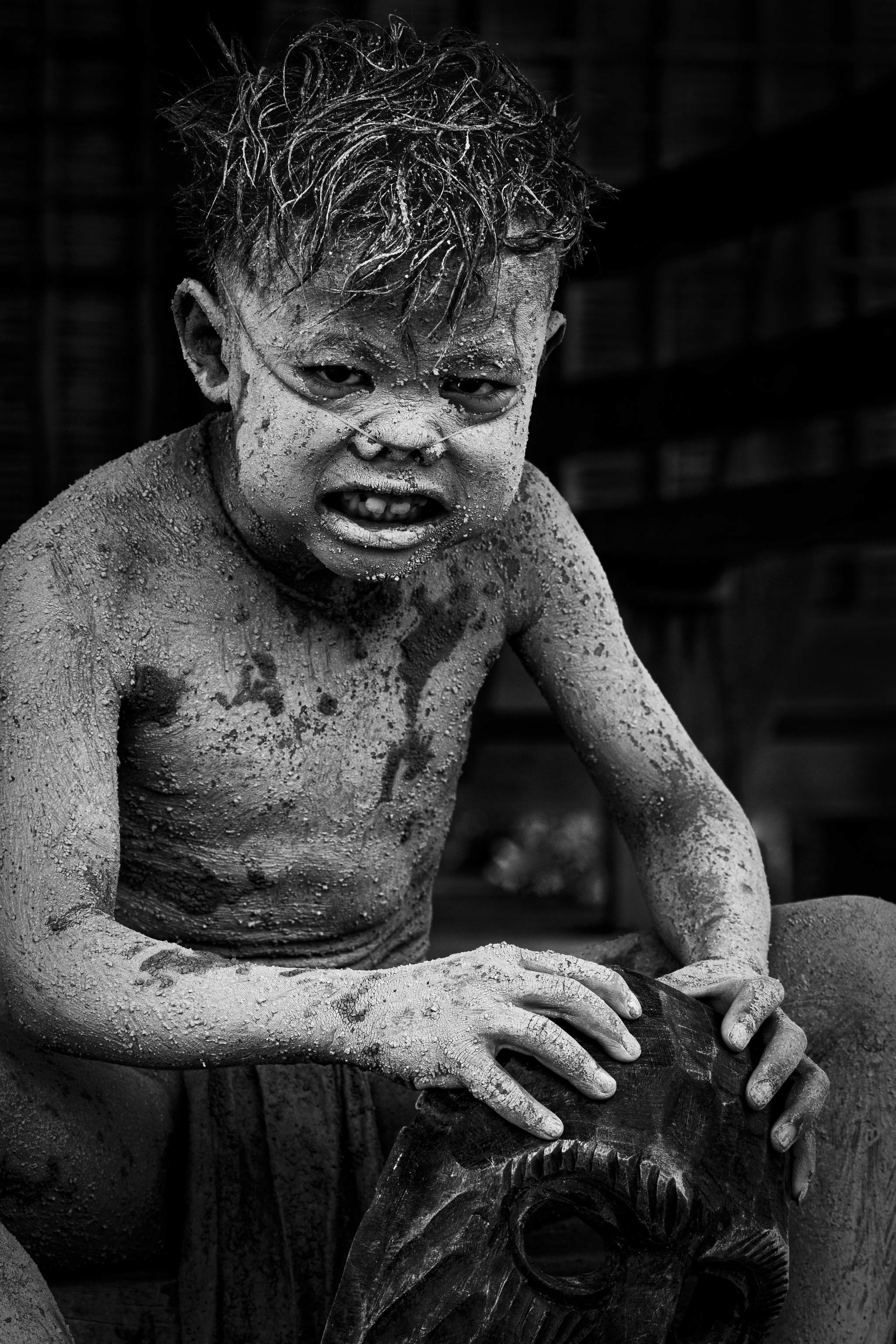 Những đứa trẻ ‘Ma Bùn’ trong lễ hội Pơ Thi