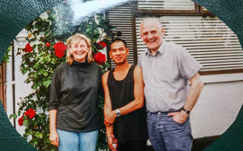 Con bị bắt sang châu Âu, mẹ hóa điên và câu hỏi khi đoàn tụ sau 43 năm: Sao bà bỏ rơi tôi? - Ảnh 3.