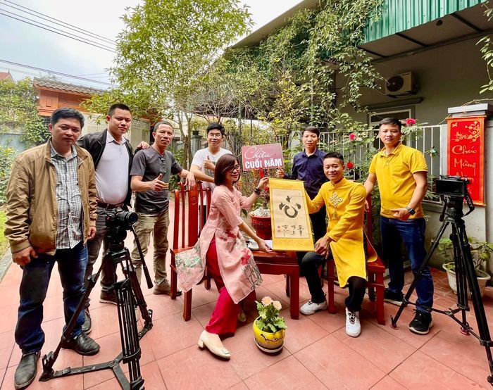Quang Linh Vlog chia tay gia đình, quay lại châu Phi làm thiện nguyện 