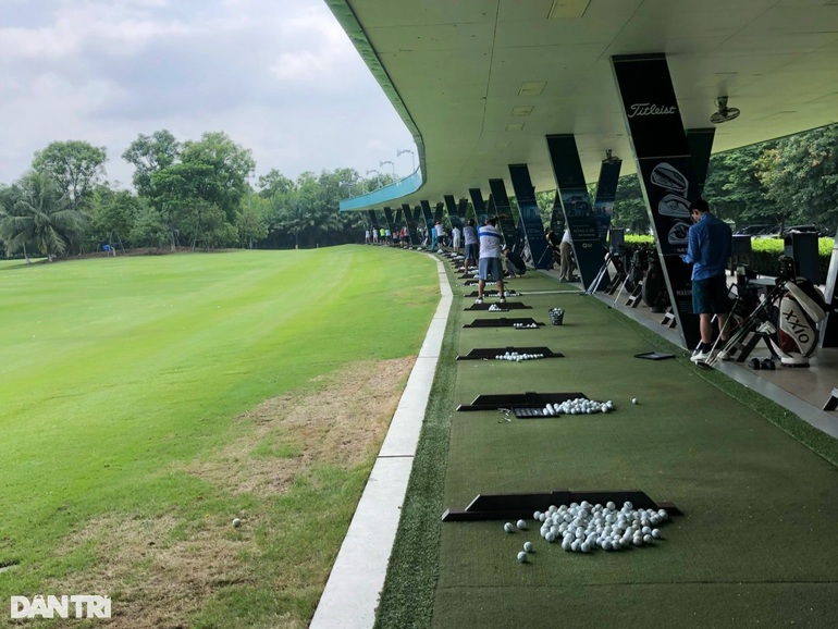 Kiều nữ trên sân golf và những mục đích ra sân không vì golf - 1