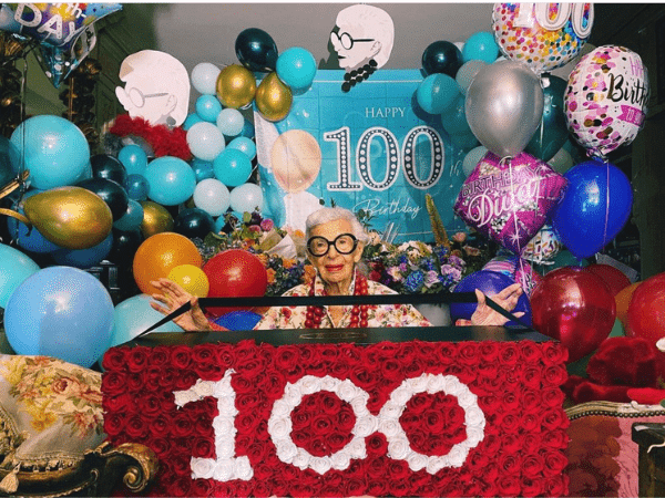  
Cụ bà Iris Apfel đón tuổi 100 đầy rực rỡ. (Ảnh: Instagram @iris.apfel)