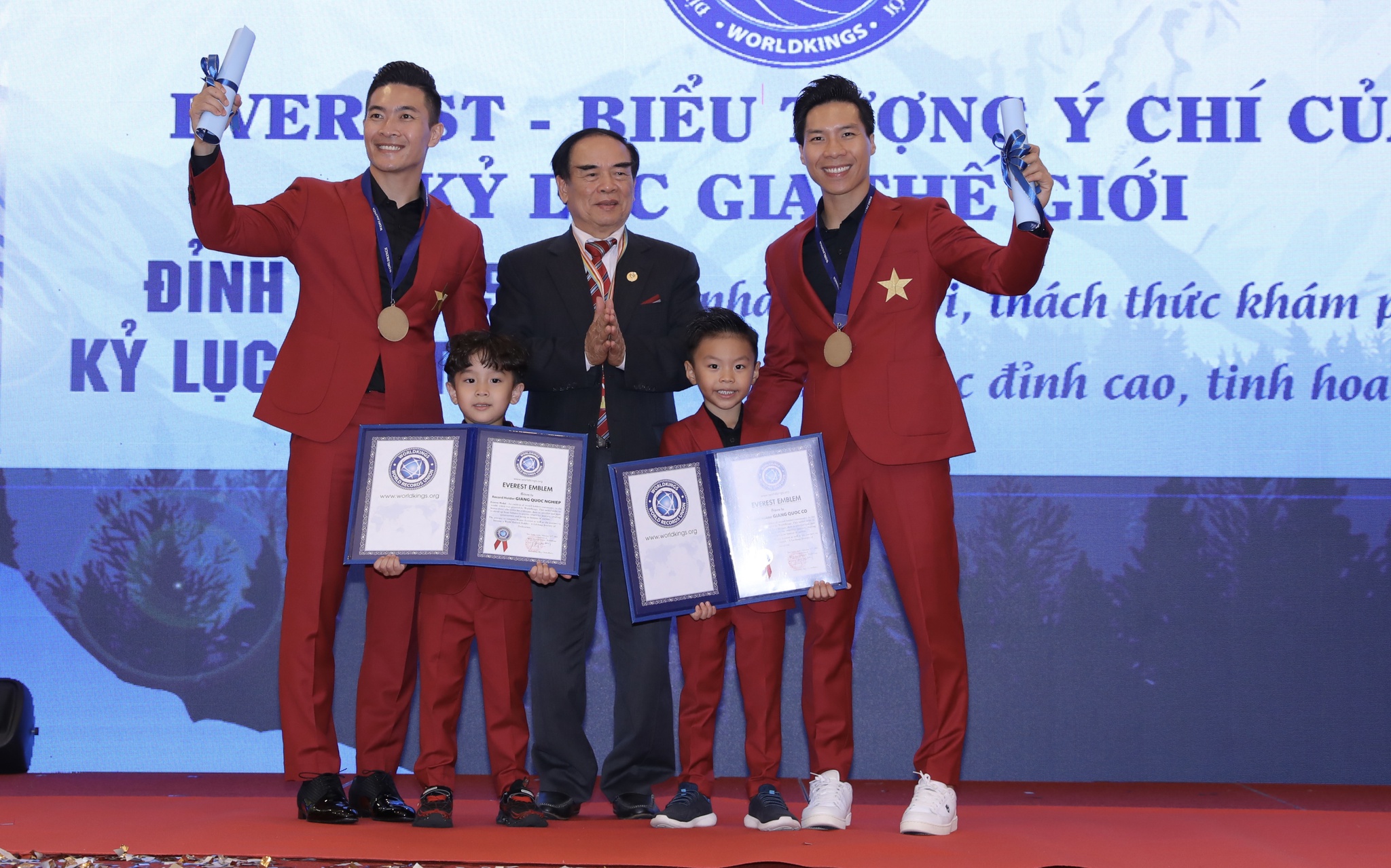 Con trai Quốc Cơ - Quốc Nghiệp phá kỷ lục Guinness Việt Nam - ảnh 1