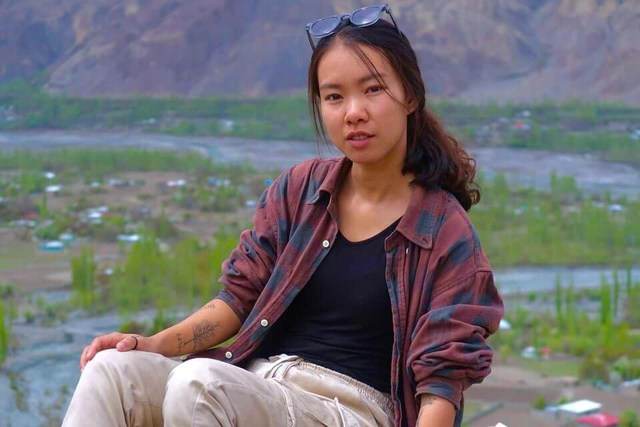 Cô gái Việt 3 lần bị từ chối lên xe bus ở Pakistan vì... đàn ông không dám ngồi cạnh - Ảnh 1.