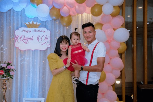  Gia đình hạnh phúc của nàng nữ cầu thủ xinh đẹp. (Ảnh: FB Phạm Hoàng Quỳnh)