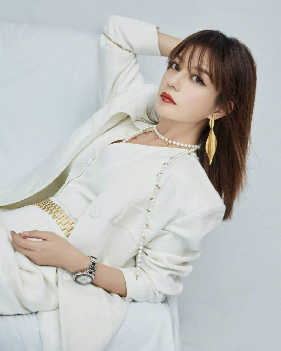 Trieu Vy sau khi bi cam song anh 2
