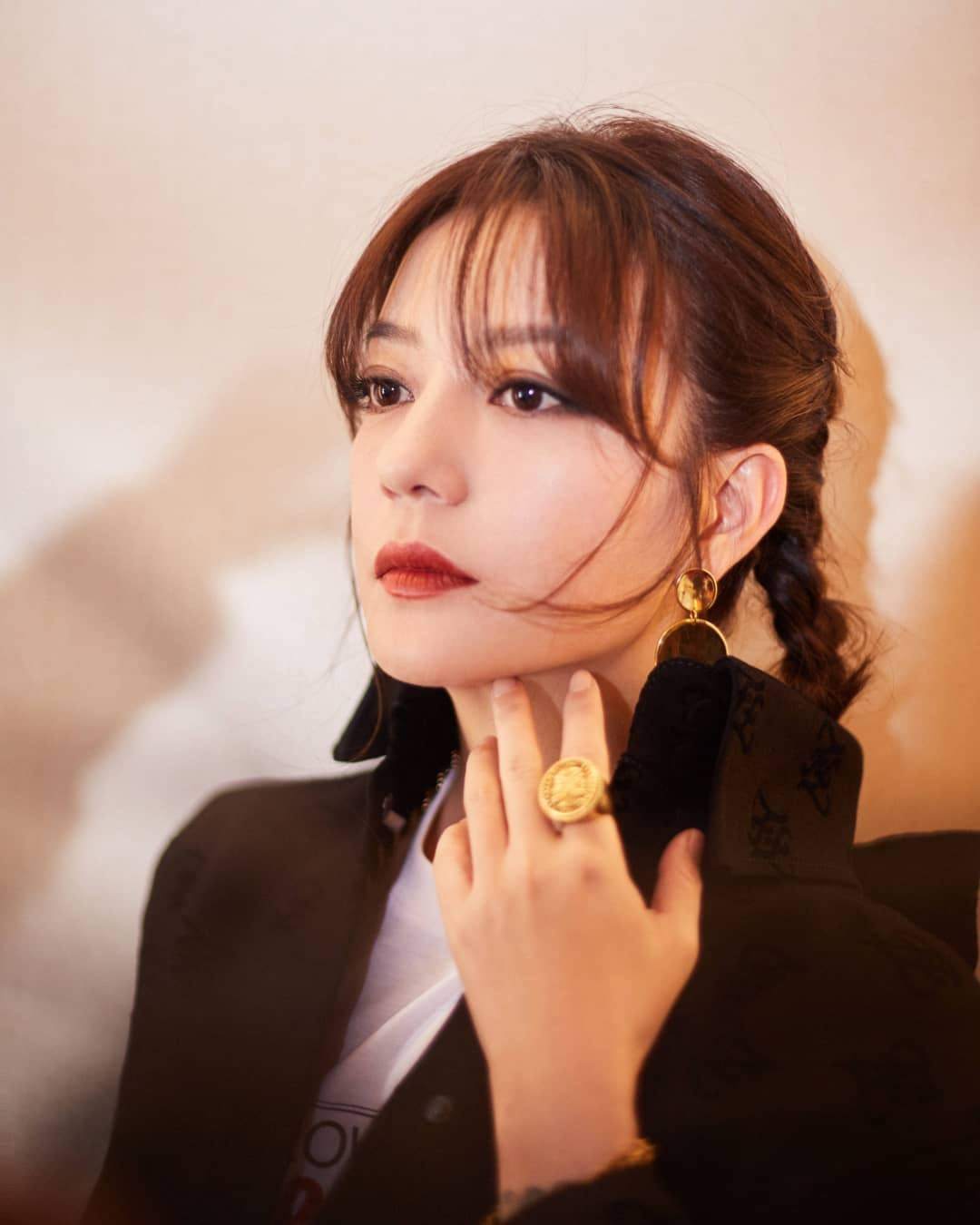Trieu Vy sau khi bi cam song anh 3