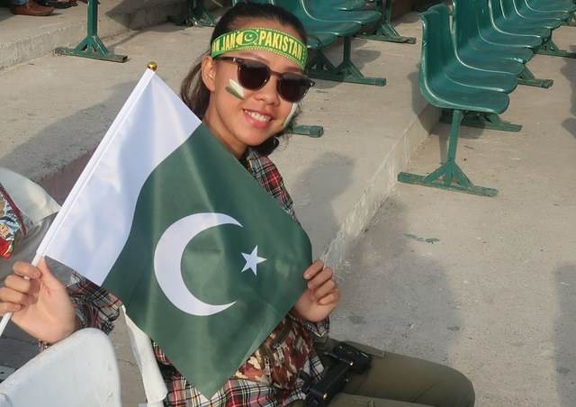 Cô gái Việt 3 lần bị từ chối lên xe bus ở Pakistan vì... đàn ông không dám ngồi cạnh - Ảnh 2.