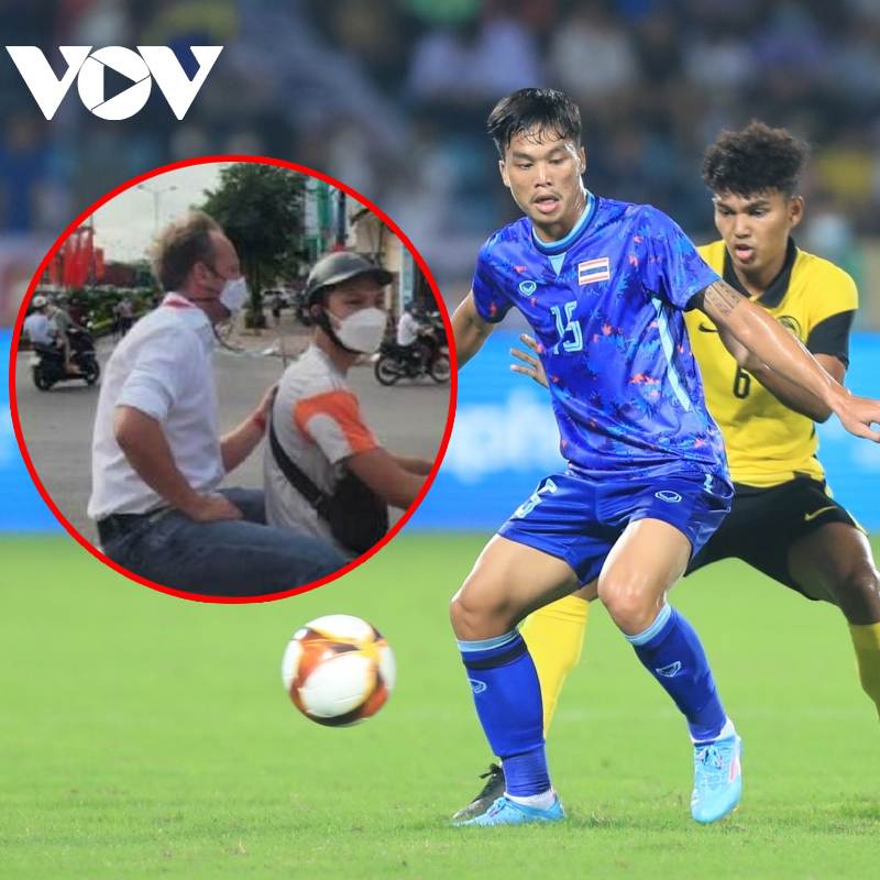  
Khoảnh khắc vị HLV dẫn dắt đội Thái Lan đi xe máy không đội mũ bảo hiểm đang lan truyền trên mạng. (Ảnh: VOV)