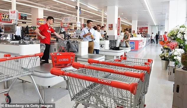 Chỉ một bức ảnh đủ bóc trần sự thật về &quot;cơn bão&quot; đang càn quét gây ám ảnh cho người dân nhiều nơi khắp thế giới - Ảnh 5.