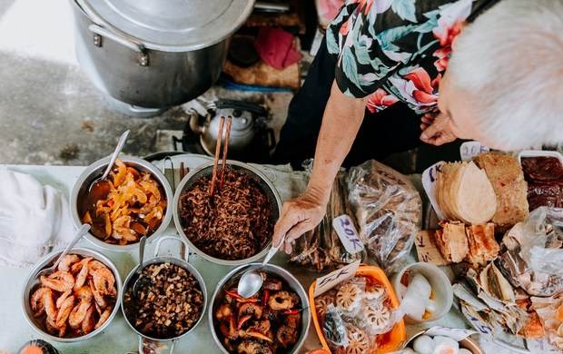 Quán cháo trắng hơn 10 năm chỉ bán giá 1.000 đồng của đôi vợ chồng già ở Sài Gòn: Bán rẻ cho người ta ăn no là được rồi - Ảnh 5.