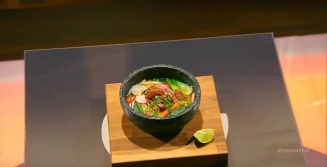 Một loạt món ăn Việt lên truyền hình nước ngoài: Toàn những đặc sản quen thuộc khiến bạn bè quốc tế vừa ăn vừa trầm trồ - Ảnh 9.