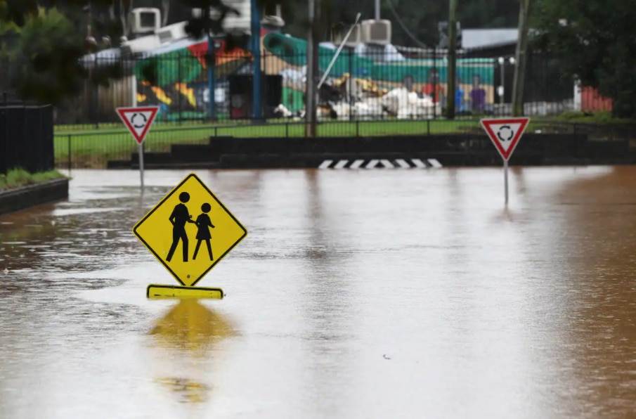 Residents in parts of north and south Lismore in northern NSW are evacuating from their homes as life-threatening flooding hits the region again