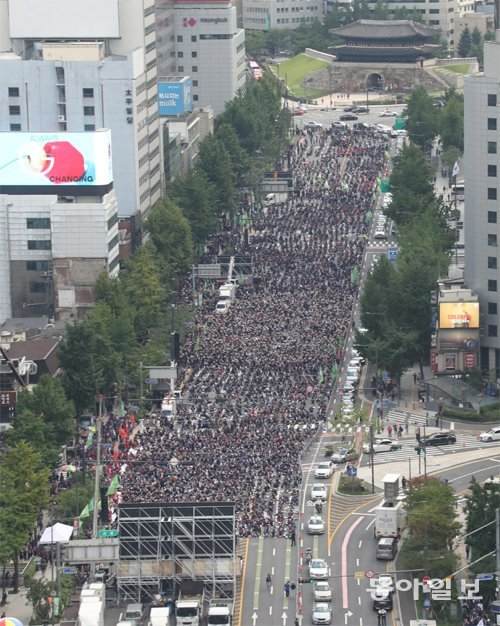 Biểu tình đòi tăng lương lớn nhất ở Hàn Quốc trong vòng 7 năm qua - Ảnh 2.