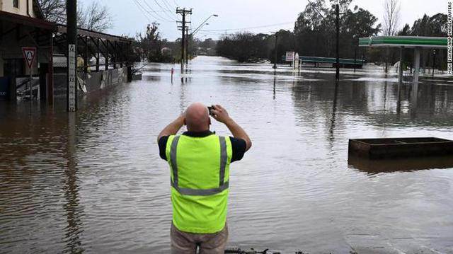  Úc: Dân Sydney tuyệt vọng vì lũ lụt  - Ảnh 3.